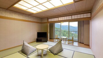 Standard Japanese-Style Room - Non-Smoking | In-room safe, desk, bed sheets
