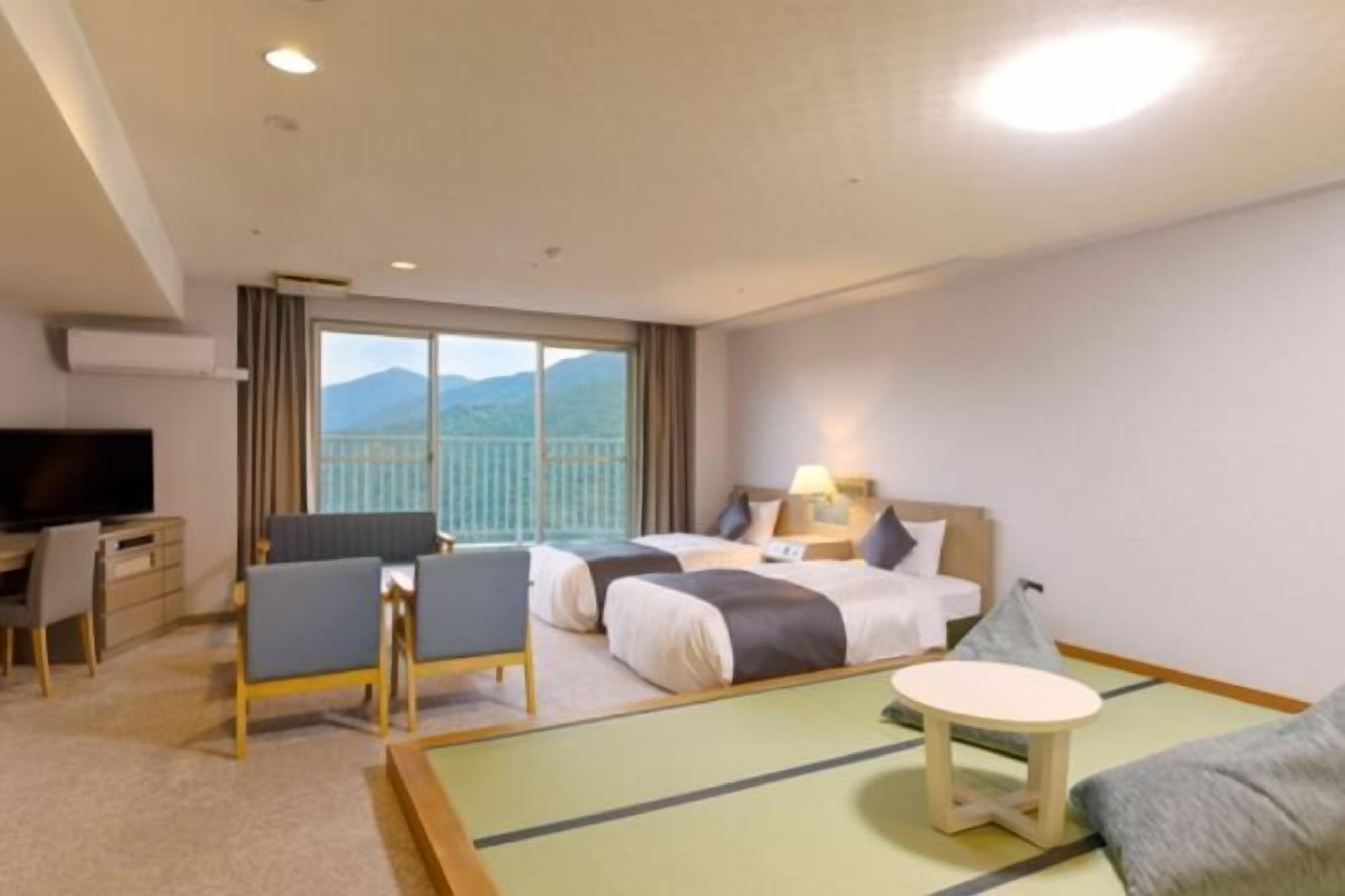 セーフティボックス (室内)、デスク、ベッドシーツ