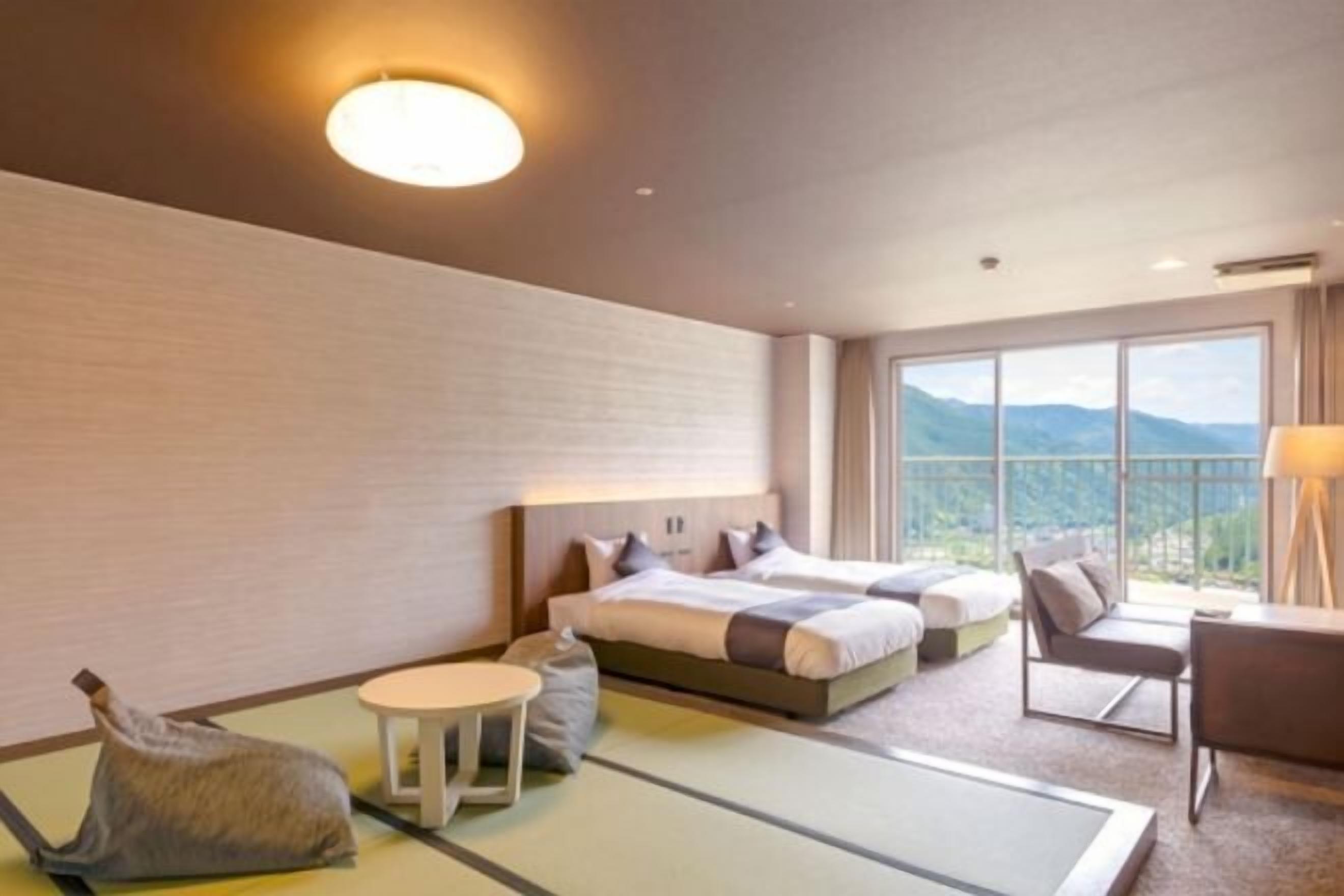 セーフティボックス (室内)、デスク、ベッドシーツ