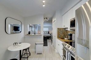 Frigorifero, microonde, forno, macchina per tè/caffè
