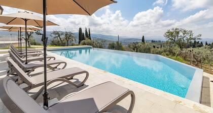 Amazing Villa Chimera White View Pool&Gym, Arezzo, Italy