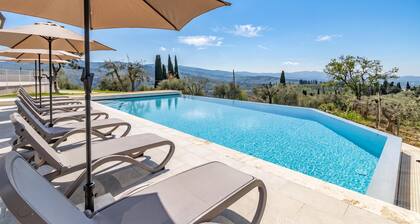 Villa Chimera White 16 with Pool & Gym, Arezzo, Italy