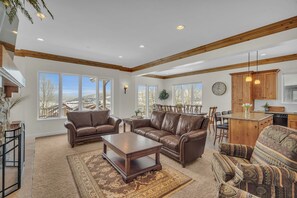 Smart-tv och eldstad