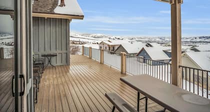 Picturesque family retreat. 9 bedrooms, 3 gathering rooms, game room, deck.