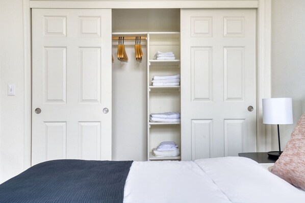 1 chambre, fer et planche à repasser, Wi-Fi, draps fournis