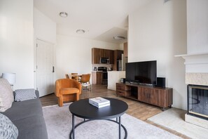 Télévision, chaîne hi-fi