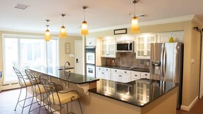 Fridge, microwave, oven, stovetop - Audubon Acres l pool table & outdoor dining (Benton Harbor)