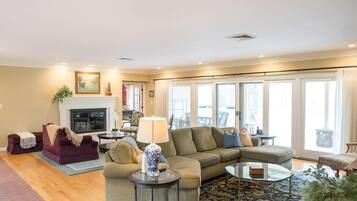 TV, fireplace, offices