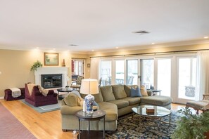 TV, fireplace, offices