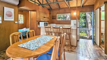 Superior Cabin, 3 Bedrooms, Non Smoking, Kitchen | Private kitchen | Full-sized fridge, microwave, stovetop, electric kettle