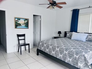 3 bedrooms, iron/ironing board, free WiFi, bed sheets - Spacious condo cable beach with pool near beach (Nassau)