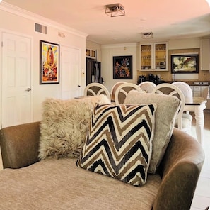 Smart TV - Spacious condo cable beach with pool near beach (Nassau)