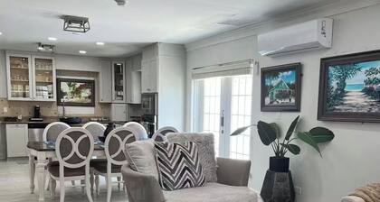 Spacious condo cable beach with pool near beach