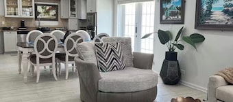 Spacious condo cable beach with pool near beach