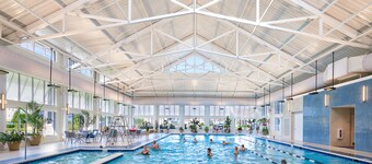 Bayside Resort 3rd-floor condo with indoor/outdoor pools, hot tub, tennis & gym