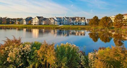 Bayside Resort 3rd-floor condo with indoor/outdoor pools, hot tub, tennis & gym