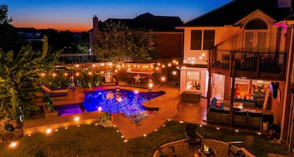 TXShapedPrivatePool&Spa.TikiBar.PuttingGreen.Gameroom.Patios.Playground.Firepit