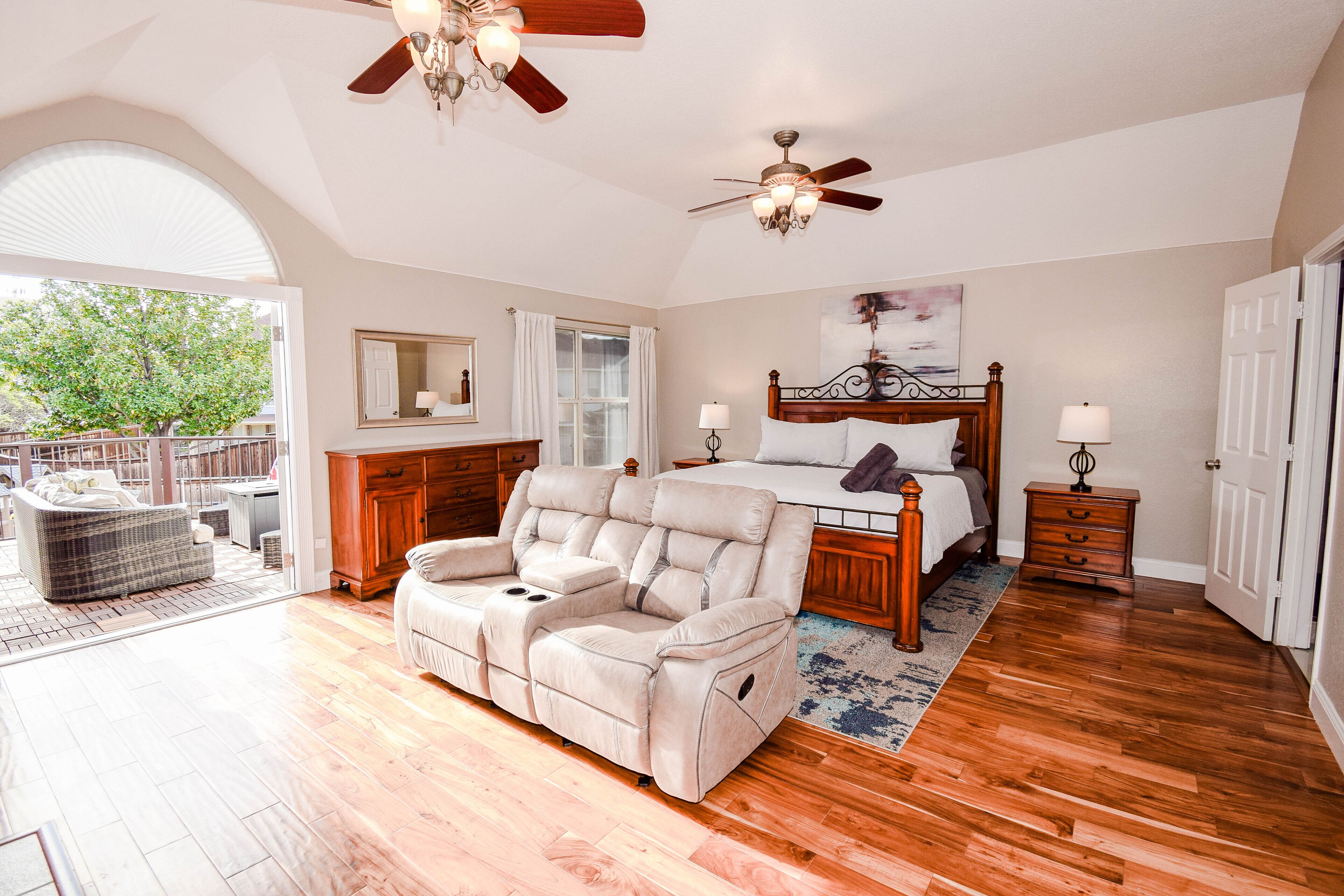 4 多间卧室、办公桌、熨斗/熨衣板、旅行婴儿床