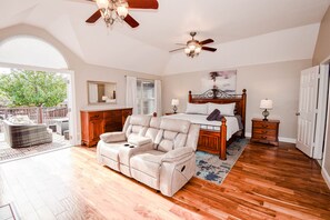 4 多间卧室、办公桌、熨斗/熨衣板、旅行婴儿床