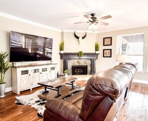 Smart TV, fireplace, books, offices