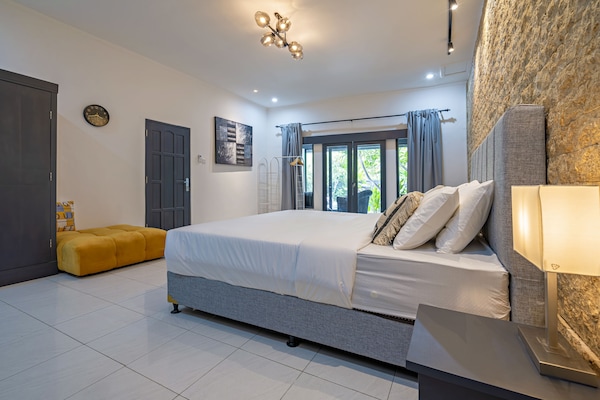 Deluxe Villa | 2 bedrooms, premium bedding, desk, laptop workspace