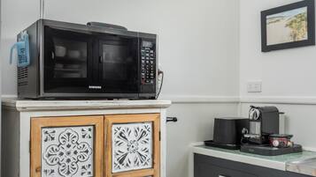 Rumah Klasik | Dapur pribadi | Lemari es besar, microwave, oven, dan kompor