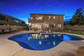 A heated pool - Golf Course home with FREE Heated Pool and Spa! (Avondale)