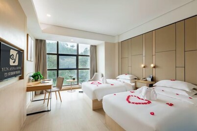 Cloud Anna Hotel