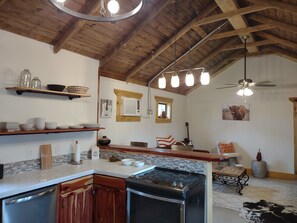 Fridge, microwave, oven, stovetop - Dairy Cottage in The Cedars (Lebanon)