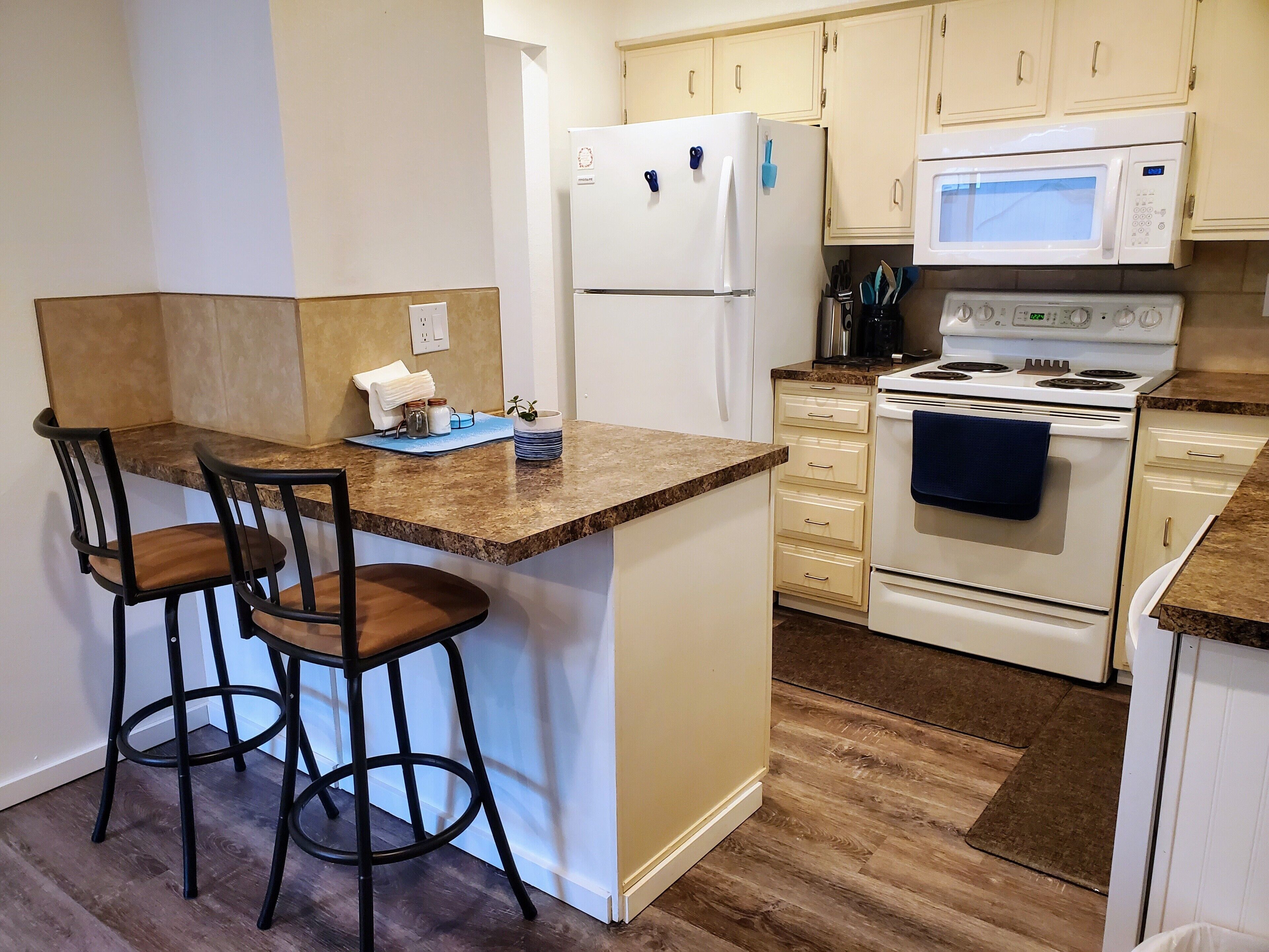 Cozy centrally located upper level apartment/condo