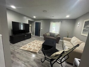 Smart TV, video games, foosball - Endless Summer Fun, Entire House, Close to Beach, Golfer’s Delight, We Love Dogs (Myrtle Beach)