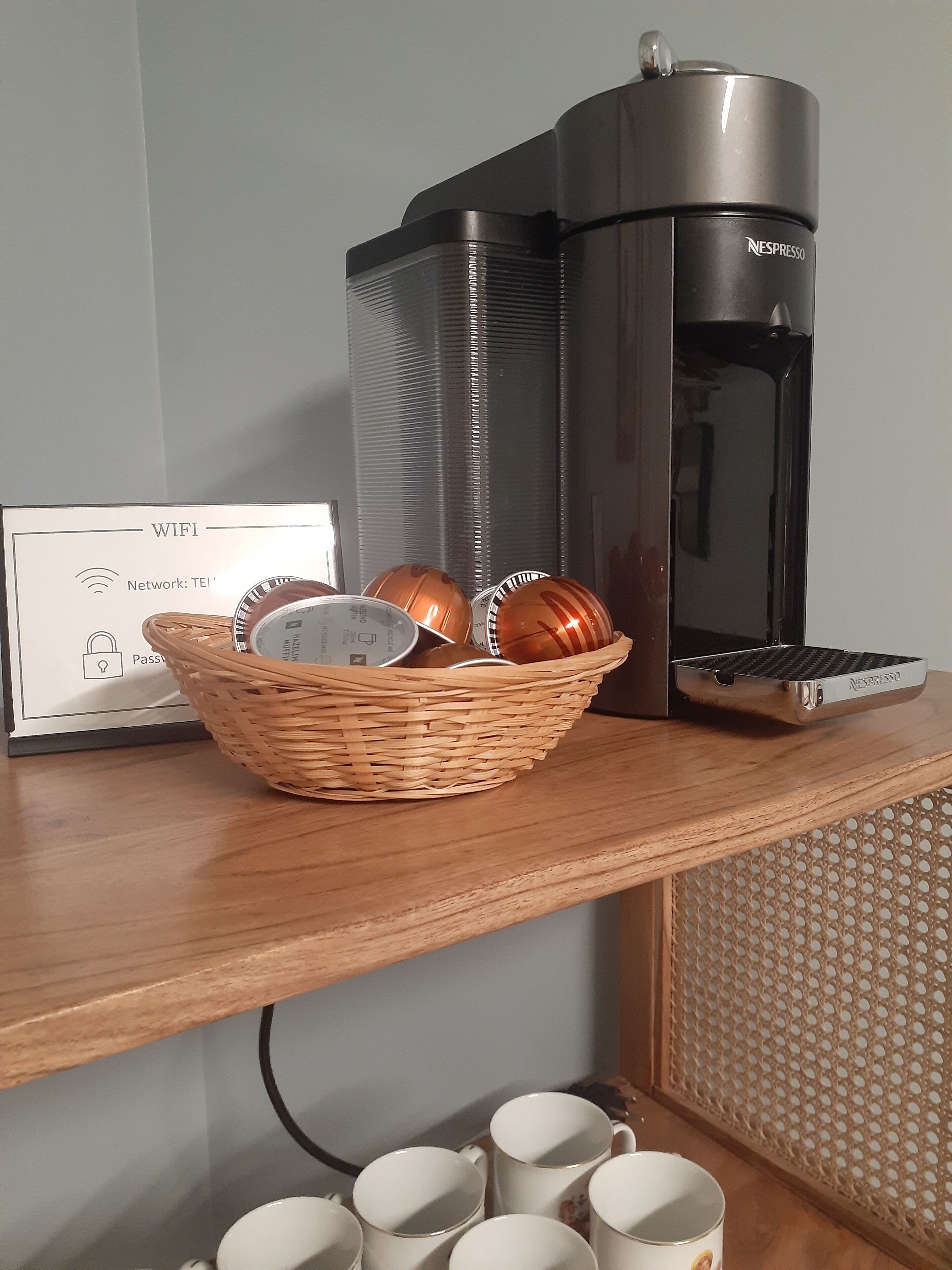 Modern Island Getaway - Private Room in Shared Home