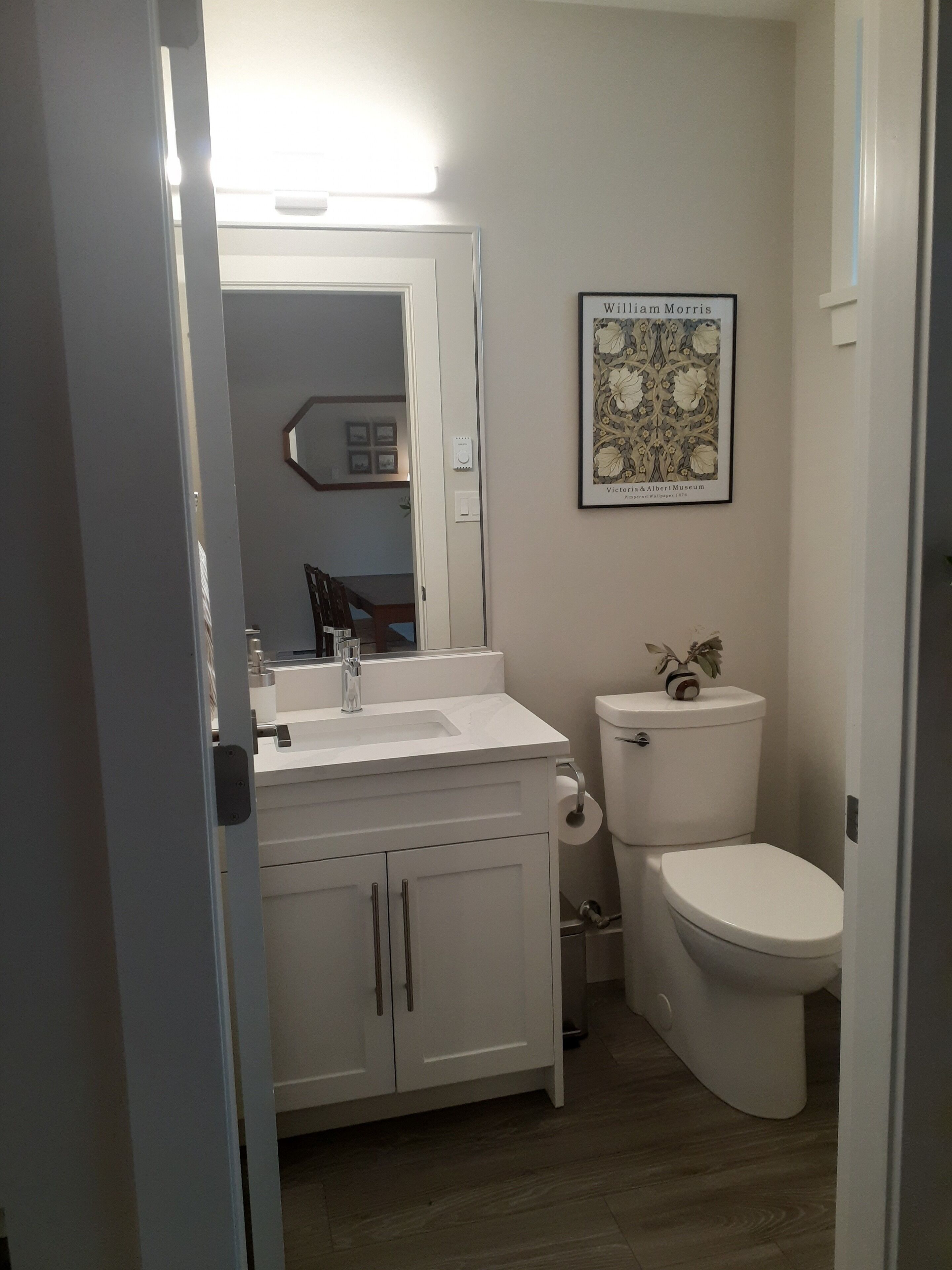 Modern Island Getaway - Private Room in Shared Home