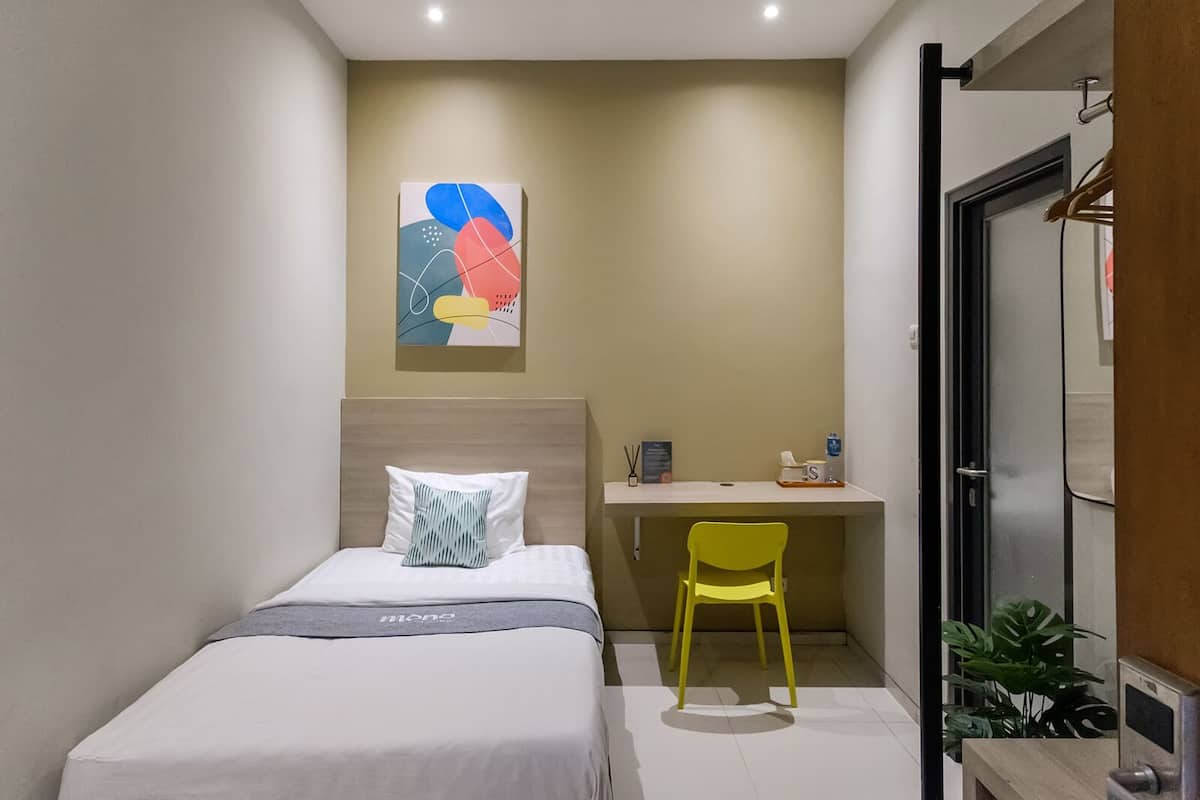 Standaard eenpersoonskamer | Een bureau, gratis wifi, beddengoed