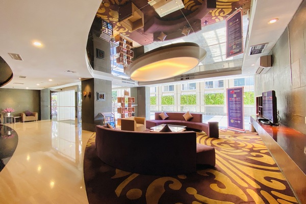 Área de estar no saguão