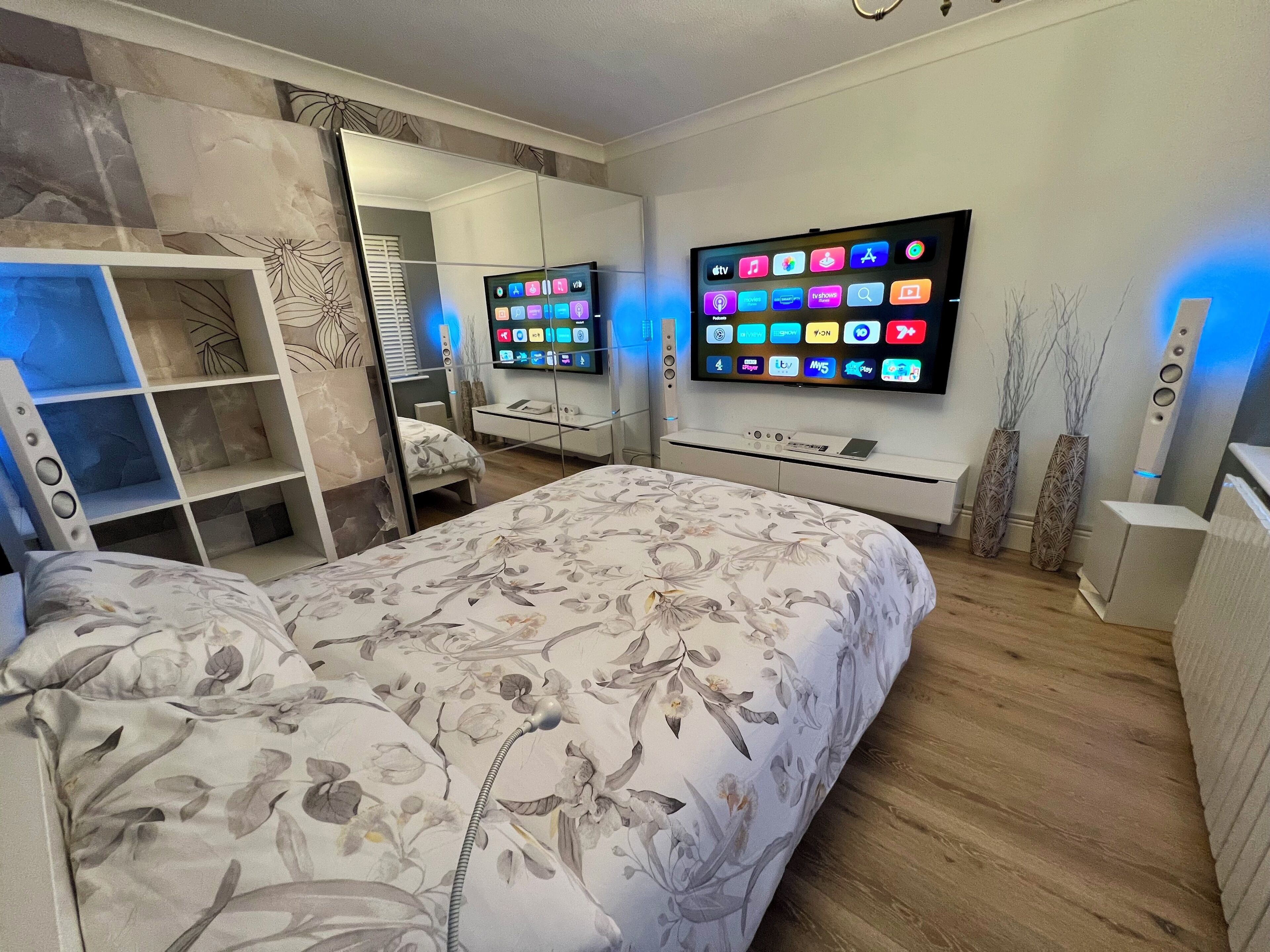 4 bedrooms, desk, iron/ironing board, free WiFi