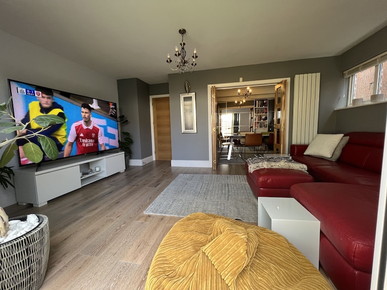 Elegant 4 Bedroom Detached House - Londyn