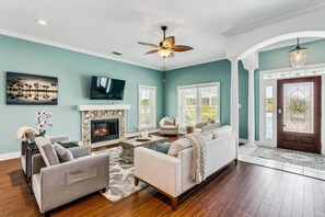 Unclassified image, 4 of 47, button