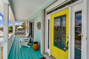 Exterior detail - Private Saltwater Heated Pool |Walk to Johnson Beach |Single Level |Screened Lanai |8 Bikes (Pensacola)