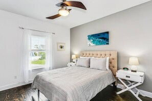 4 bedrooms, iron/ironing board, free WiFi, bed sheets