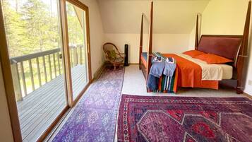 3 makuuhuonetta, työpöytä, ilmainen Wi-Fi, vuodevaatteet