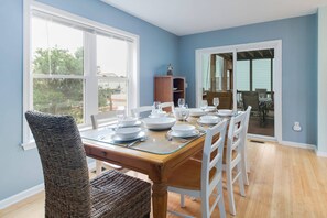 Dining - Wonderful Open Beach Home, Dog Friendly with Ocean Views, Short Walk to the Beach, Fenced In Yard (Oak Island)