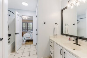 Shower - Wonderful Open Beach Home, Dog Friendly with Ocean Views, Short Walk to the Beach, Fenced In Yard (Oak Island)