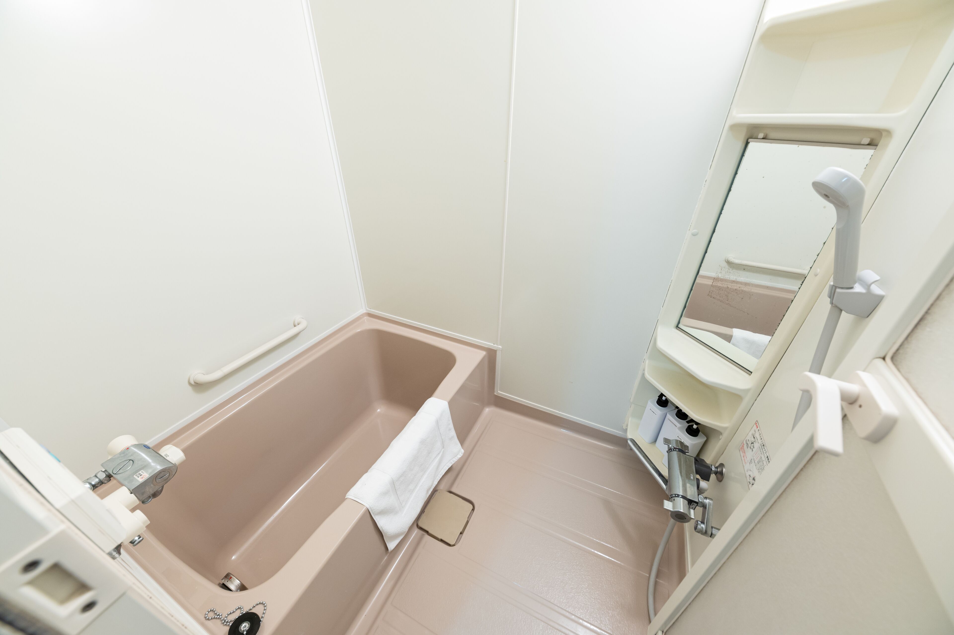 Superior Apartment | Bathroom | Combined shower/tub, hair dryer, slippers, bidet