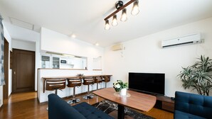 Superior Apartment | Ruang tamu | TV skrin rata 