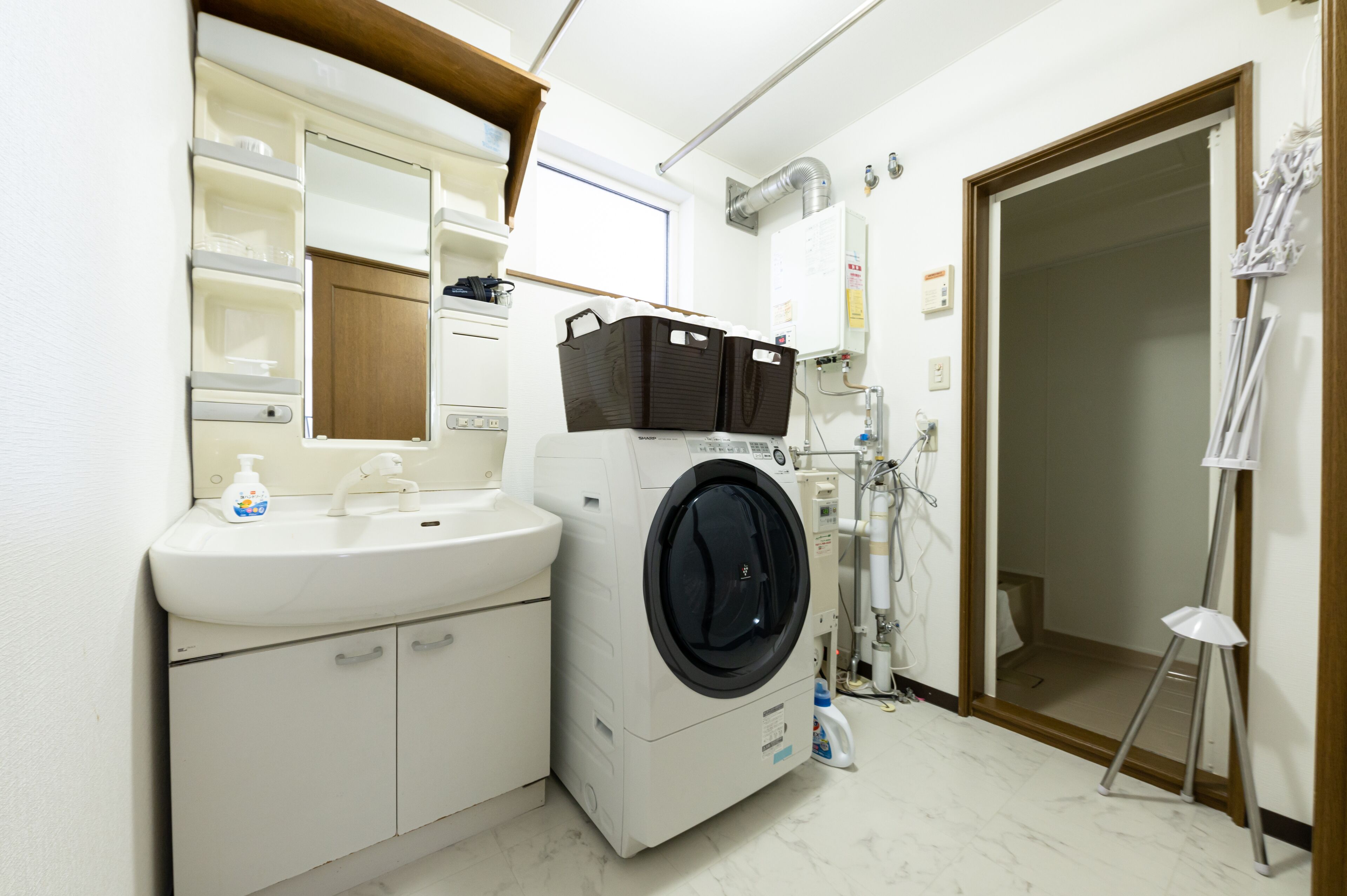 Superior Apartment | Bathroom | Combined shower/bathtub, hair dryer, slippers, bidet