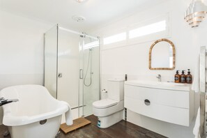 Casa familiar | Baño | Tina y regadera independientes y amenidades de baño gratuitas 