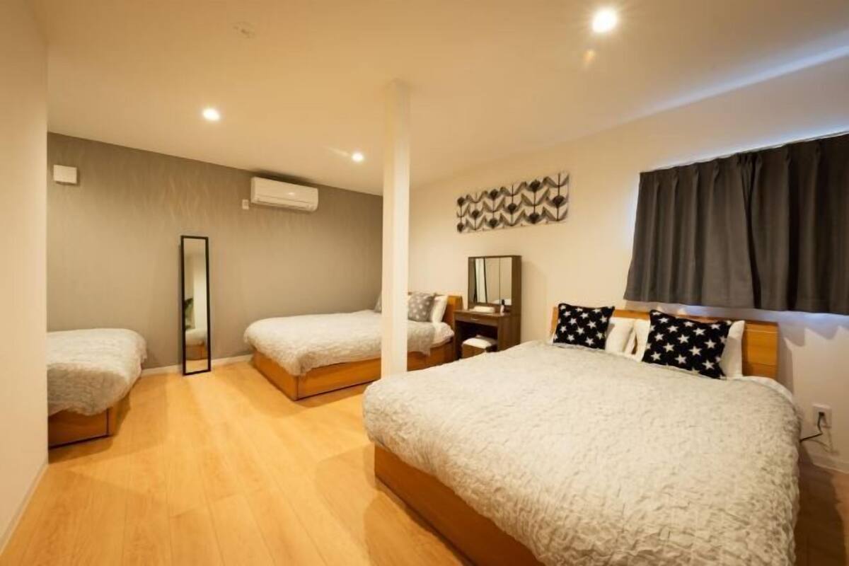 1 chambre, décoration personnalisée, fer et planche à repasser