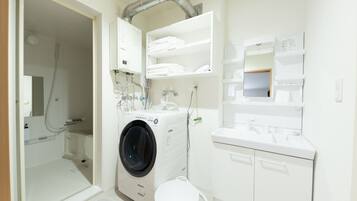 Executive Room | Bathroom | Combined shower/tub, hair dryer, slippers, bidet