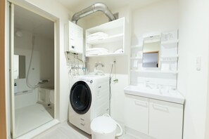 Executive Room | Bathroom | Combined shower/tub, hair dryer, slippers, bidet - APHONGO HOTEL (Sapporo)